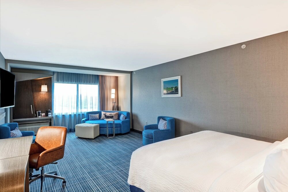 Фото Courtyard by Marriott Long Island Islip/Courthouse Complex