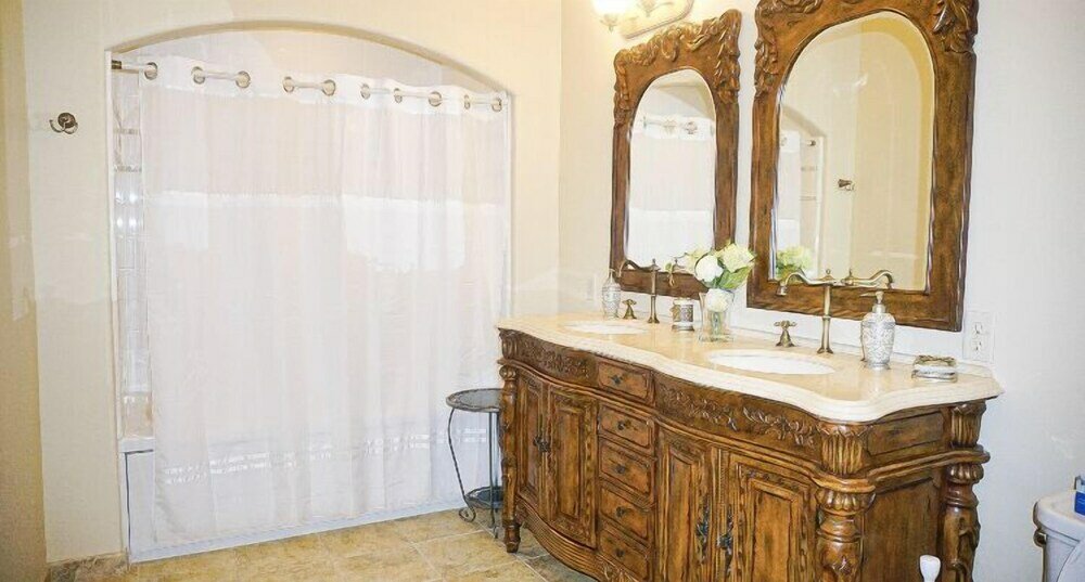 Фото River Rd. Mansion