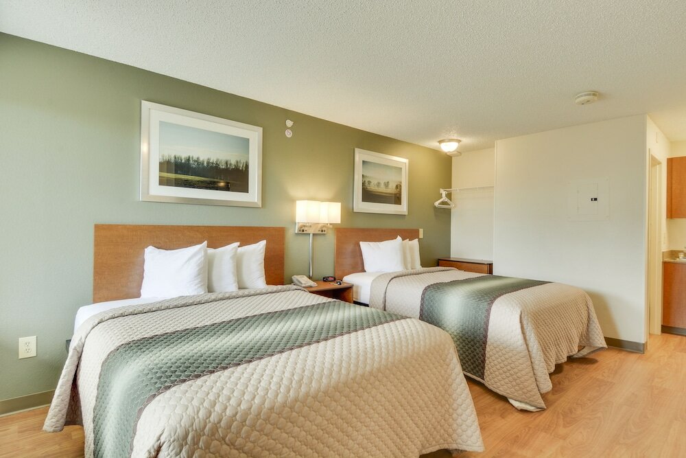 Фото HomeTowne Studios by Red Roof Austin