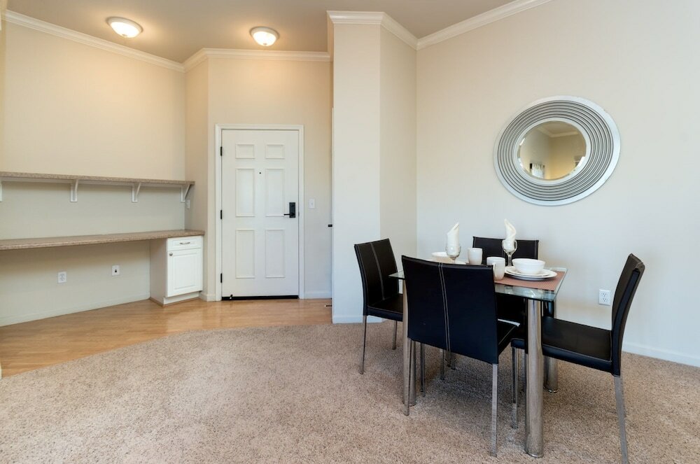 Фото Bluebird Suites in Santa Clara