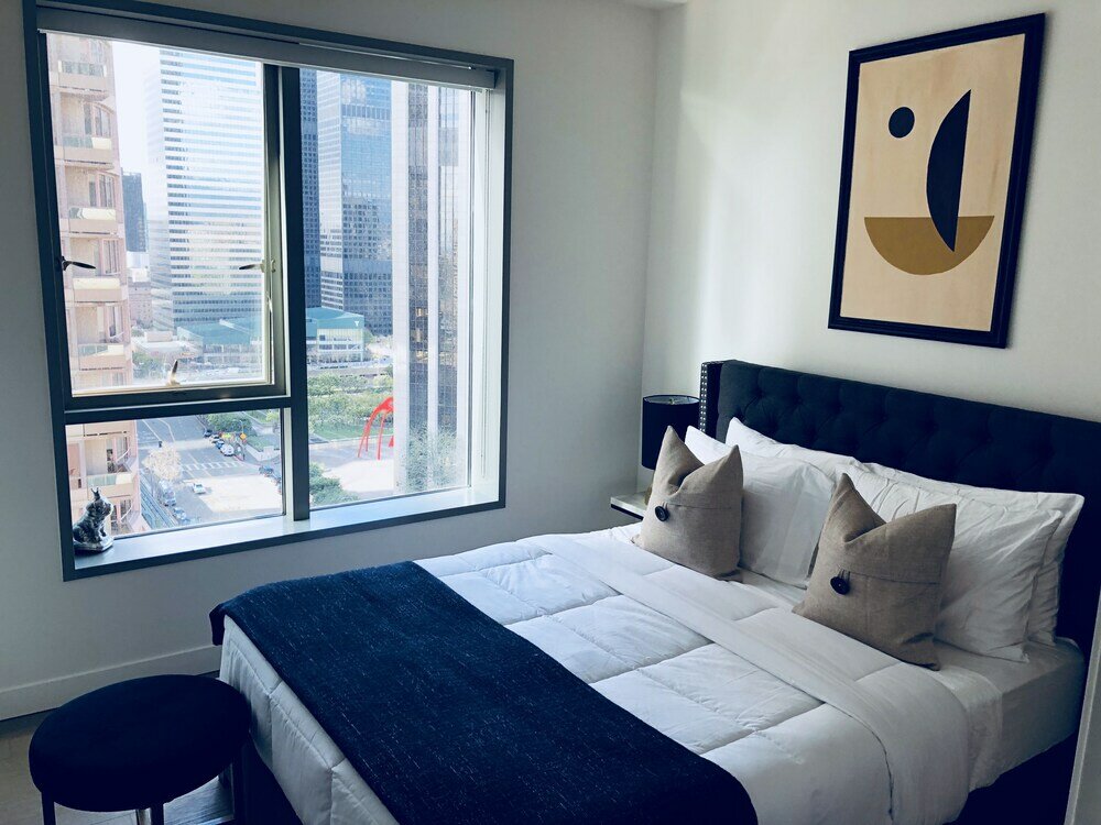 Фото New Lyfe Finest Luxury Apartment