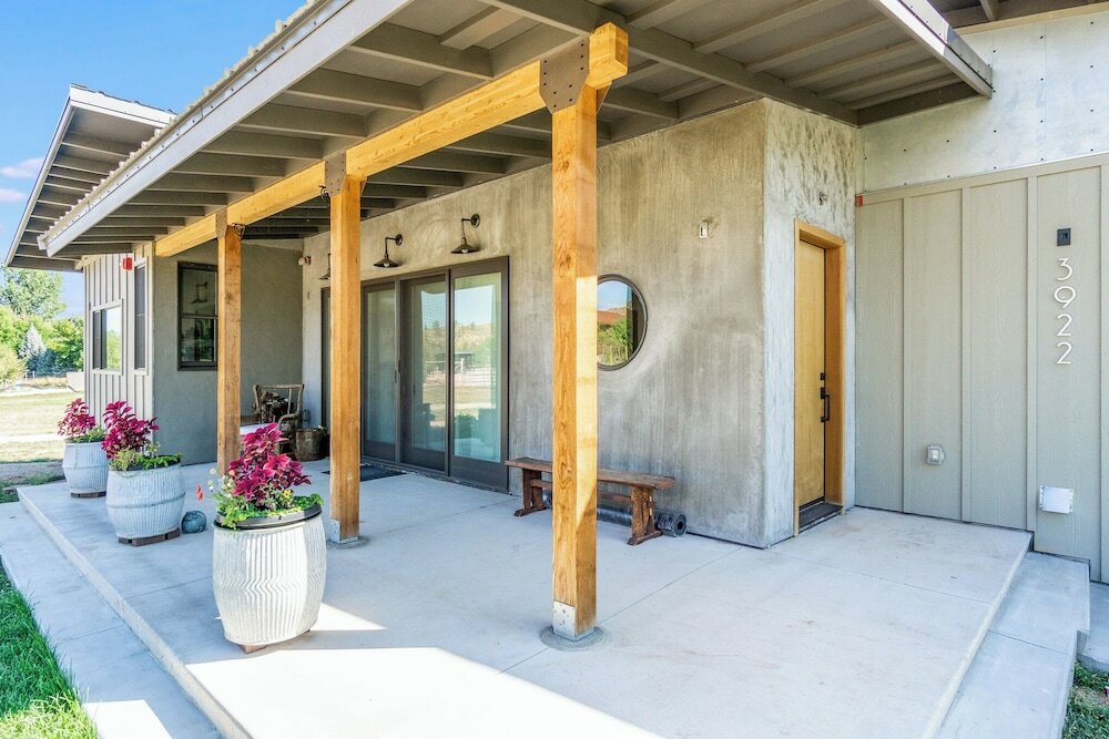 Фото Newly Constructed Eco-friendly Home - Remarkable Views!