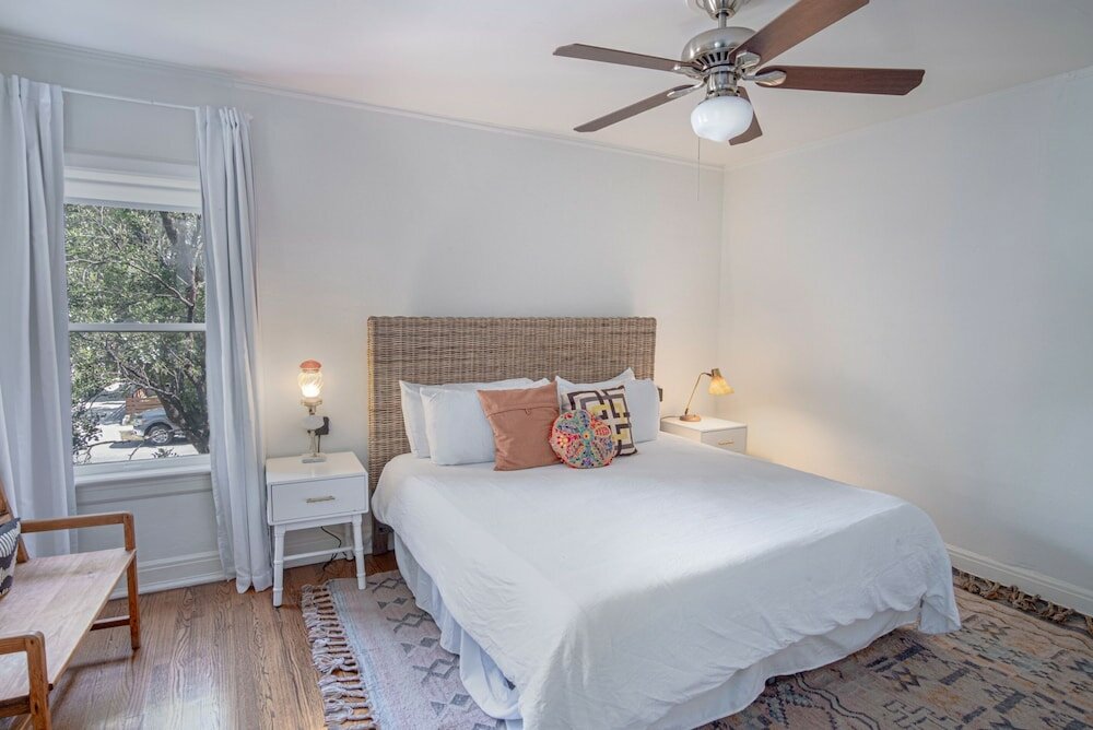 Фото Close to Famous Attractions With Hot Tub and Fire Pit