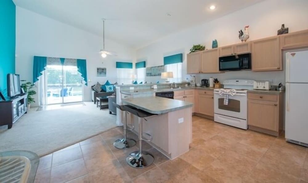 Фото Ov3252 - Hampton Lakes - 5 Bed 4 Baths Villa