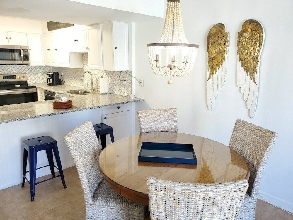 Фото Ocean View 2 Bed, 2 Bath, Steps to the Beach - Spanish Trace 240