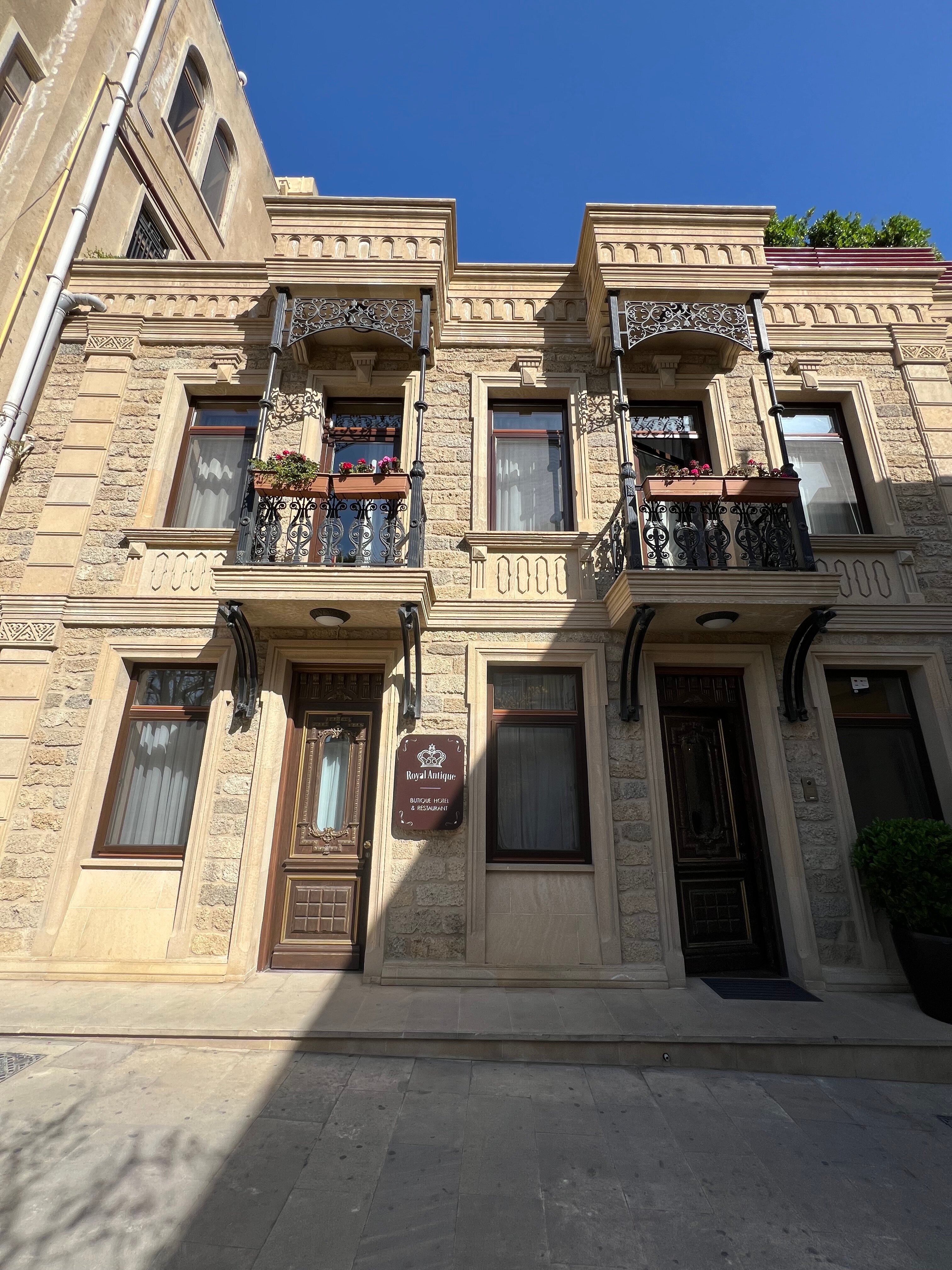 Фото Royal Antique Boutique Hotel