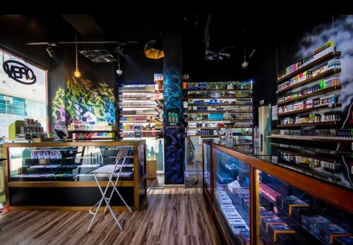 elfbar nachfüll pod läuft aus Cigarettes électroniques Banque de photographies et d'images à haute  résolution