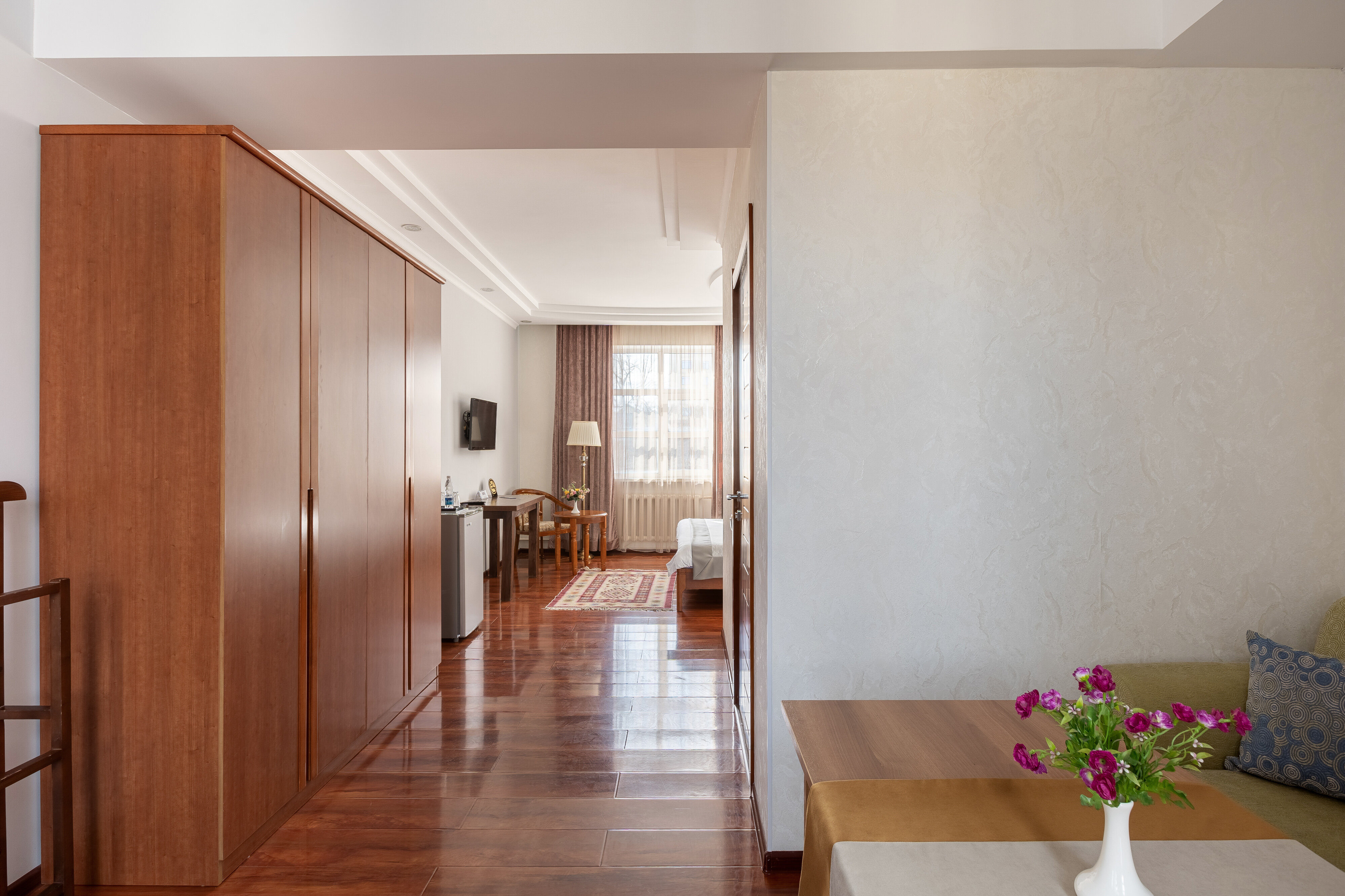 Фото Soluxe Bishkek Hotel