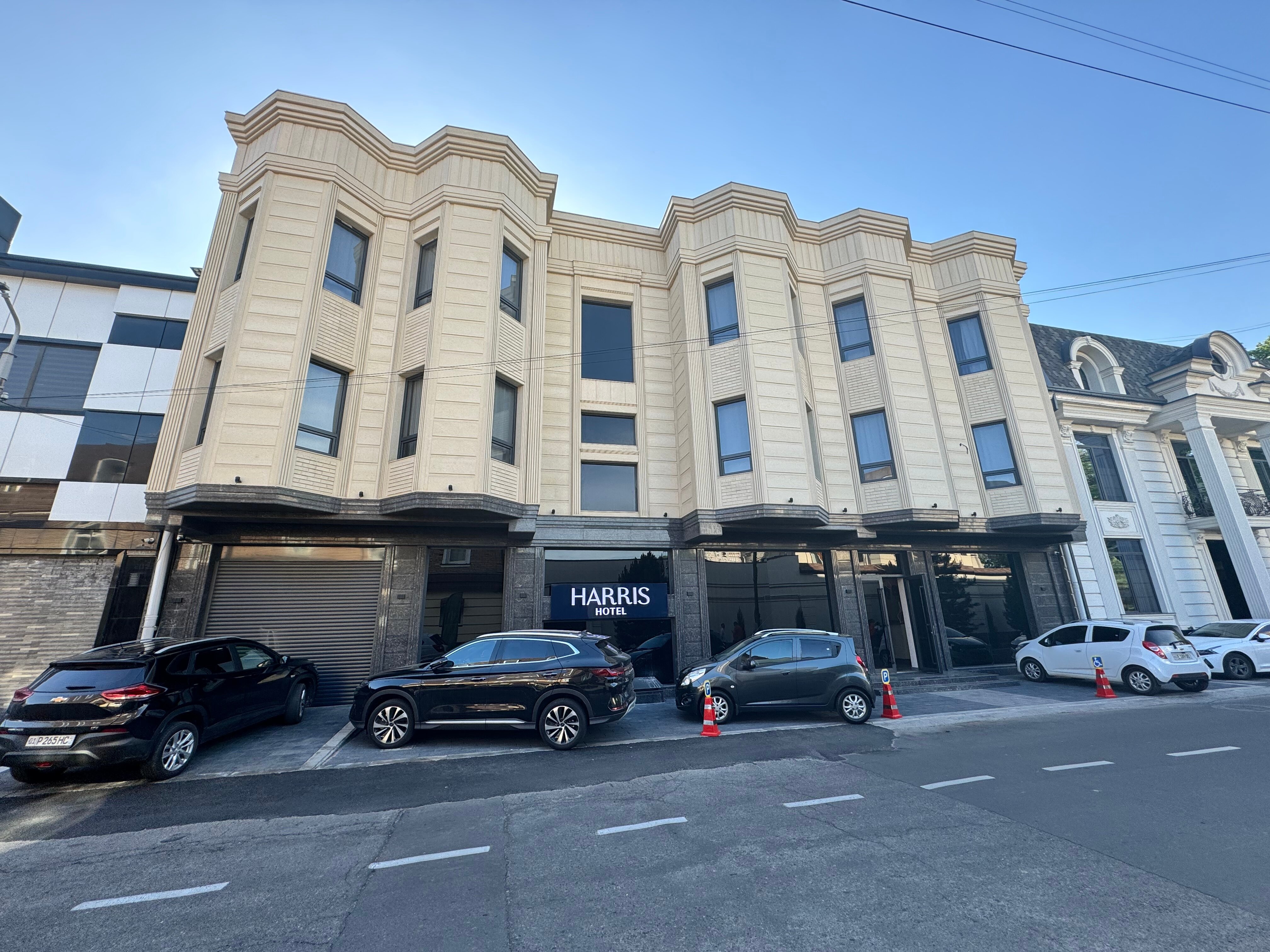 Фото Harris Hotel