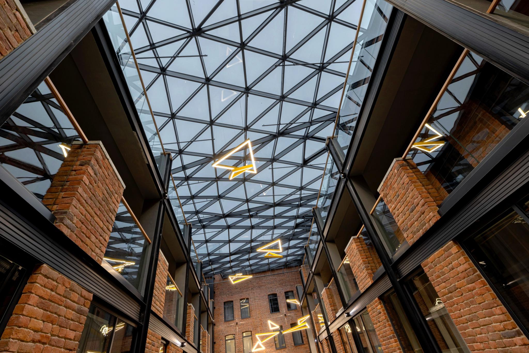 Фото IzzziUP Community L&c