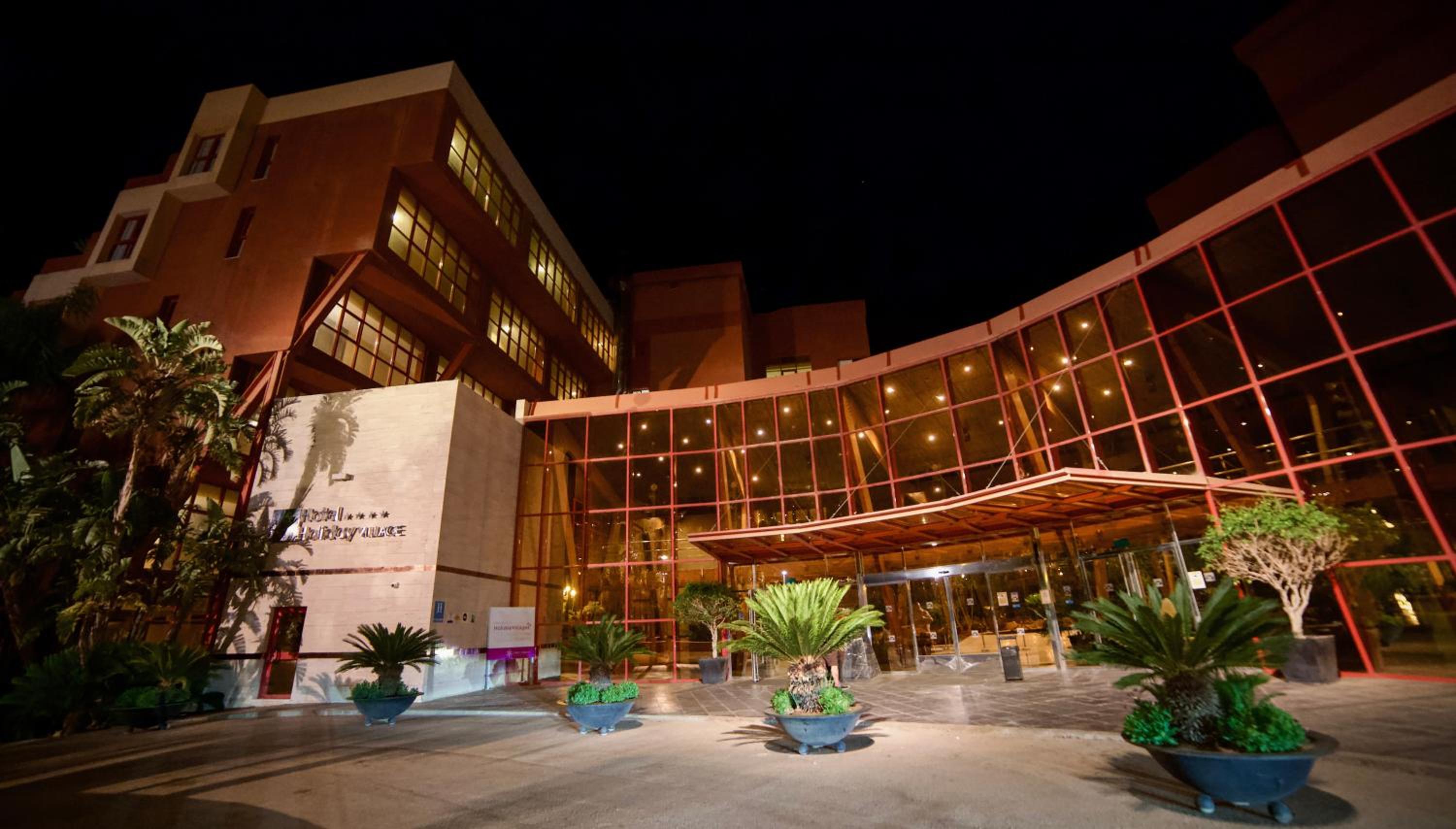 Фото Holiday World Village Hotel