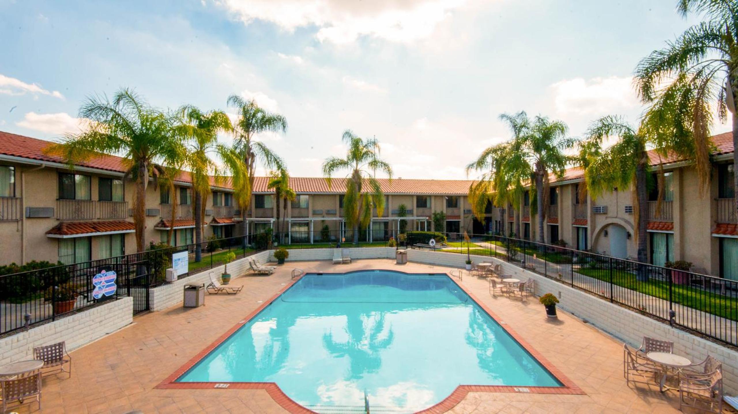 Фото Motel 6 Anaheim Hills