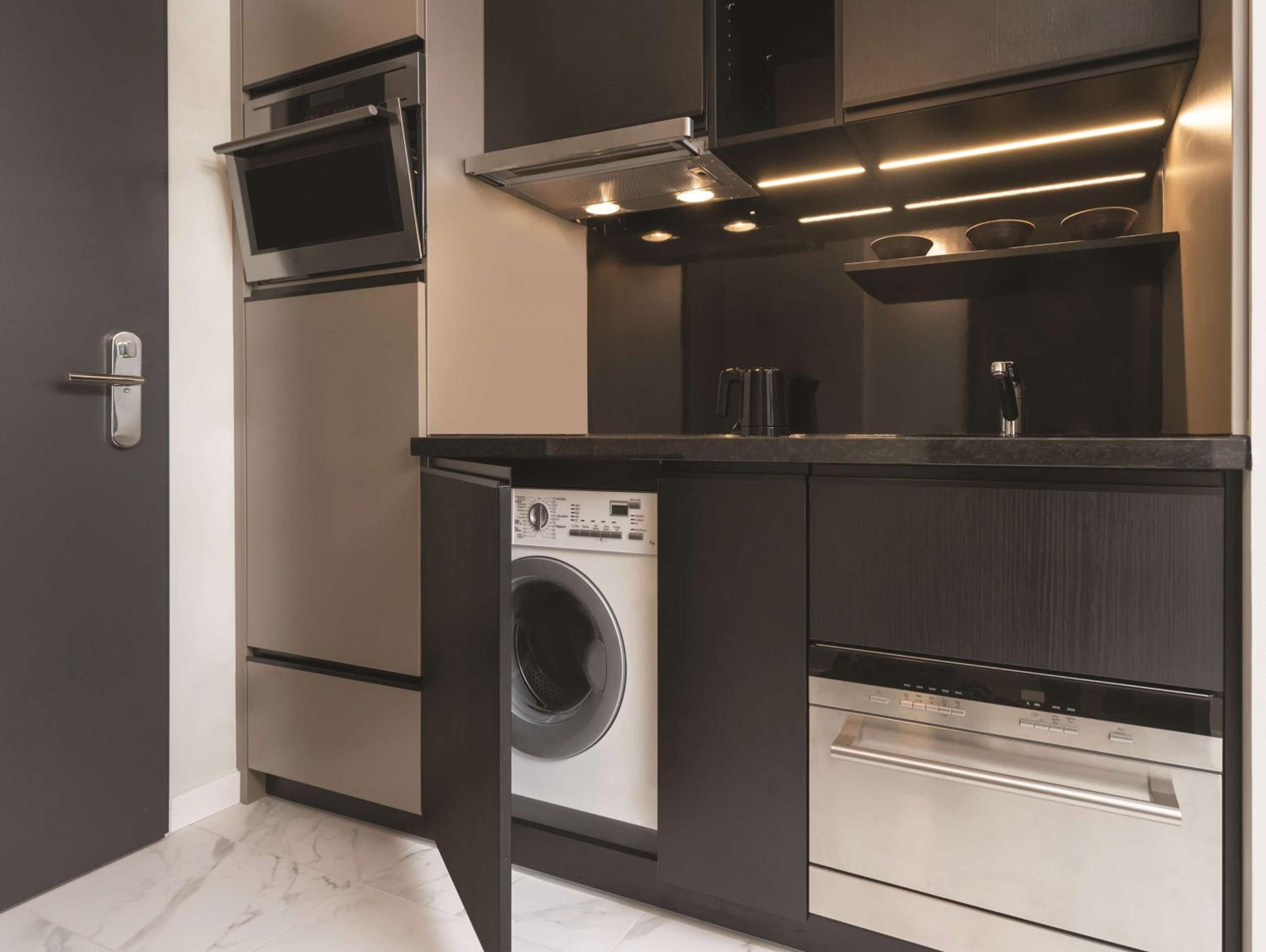 Фото Adina Apartment Hotel Frankfurt Westend