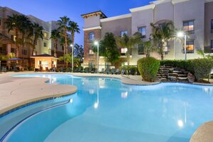 Гостиница Holiday Inn Express & Suites Phoenix - Glendale Sports Dist, an Ihg Hotel в Глендейле