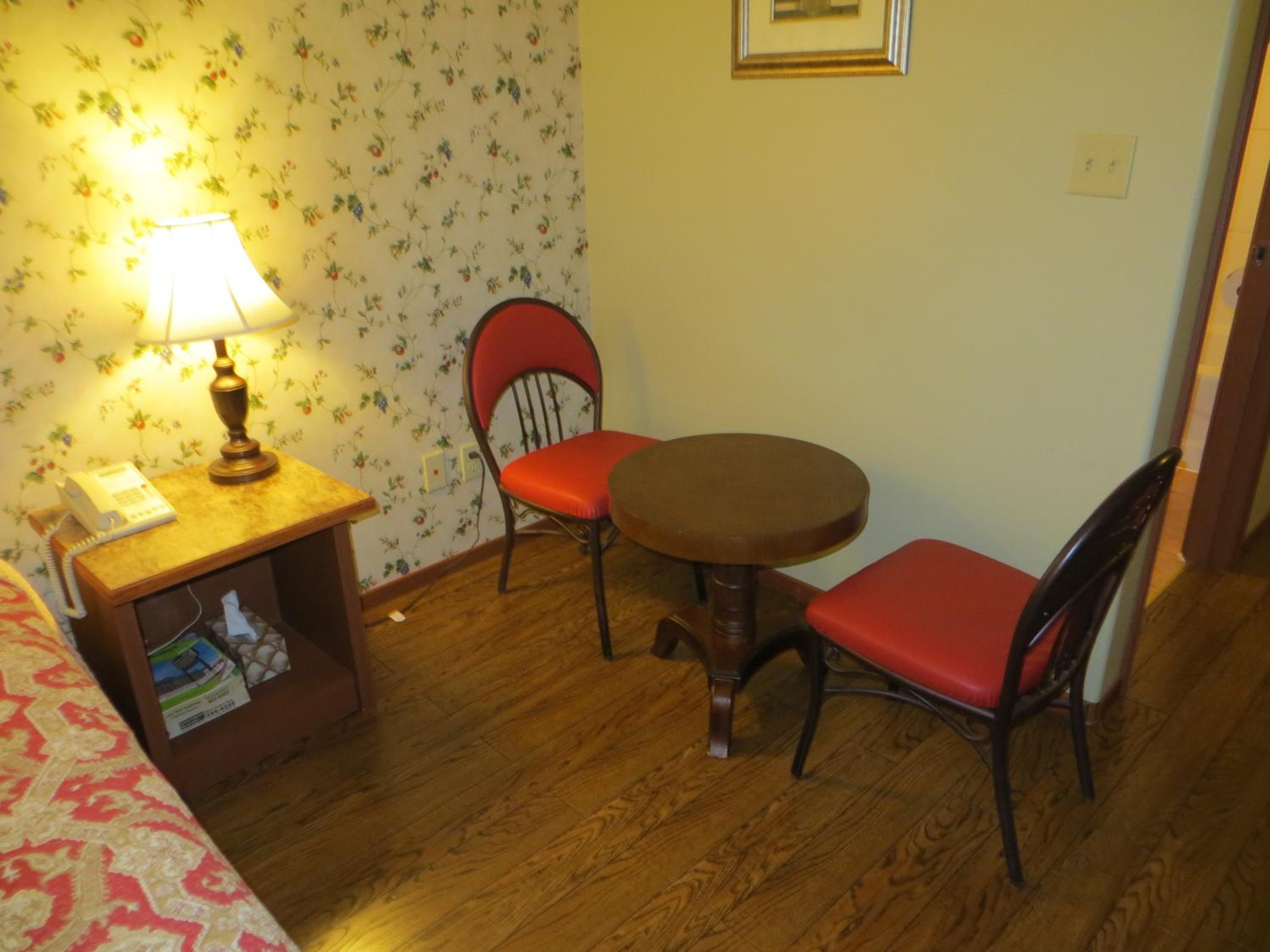 Фото Queen Bee Hotel