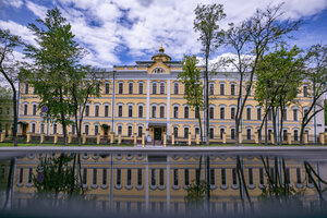Гимназия им. митрополита Платона Левшина (Moscow, Shosseynaya Street, 74), gimnasio