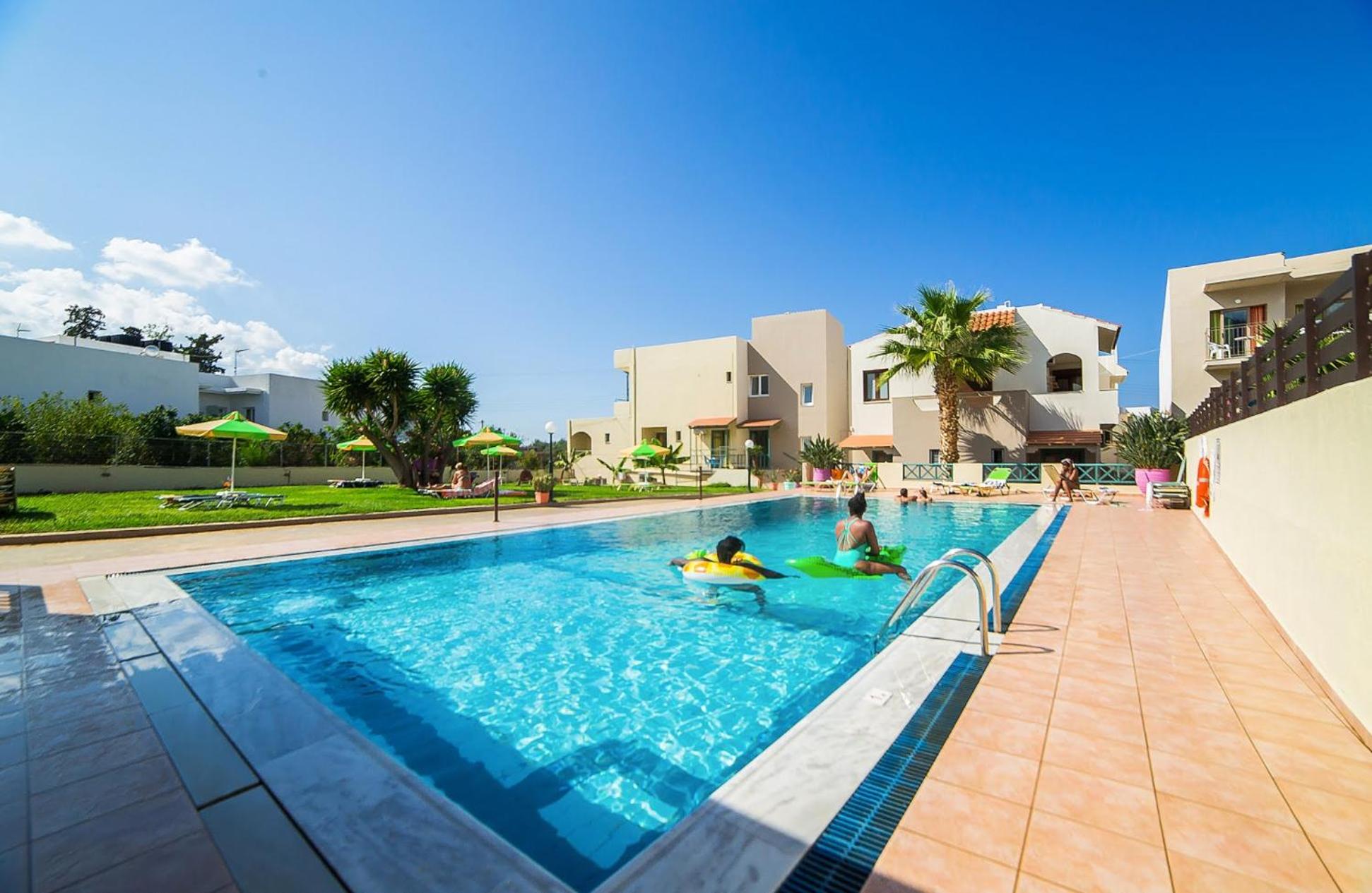 Фото Theoni Apartments