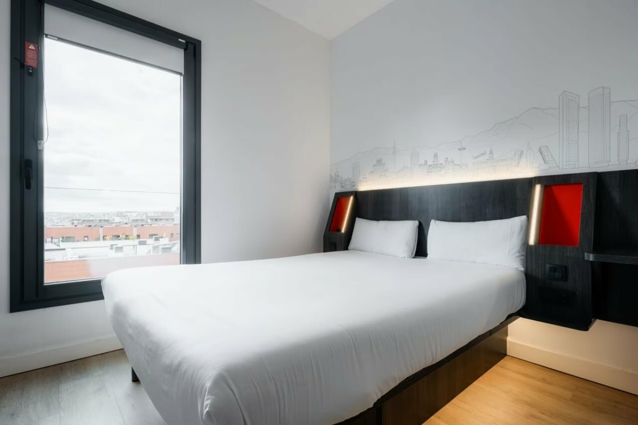 Фото EasyHotel Madrid Alcala