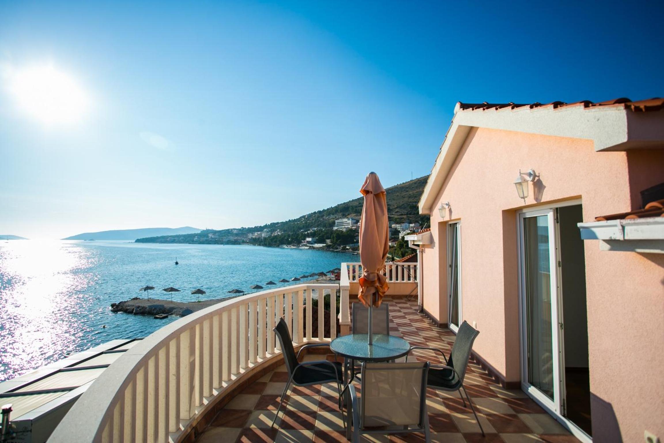 Фото Kaja - right next to the beach