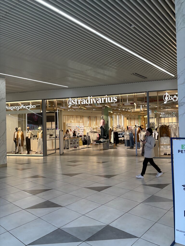 Clothing store Stradivarius, Tbilisi, photo
