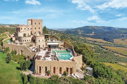 Гостиница Castello di Velona Resort, Thermal SPA & Winery в Монтальчине