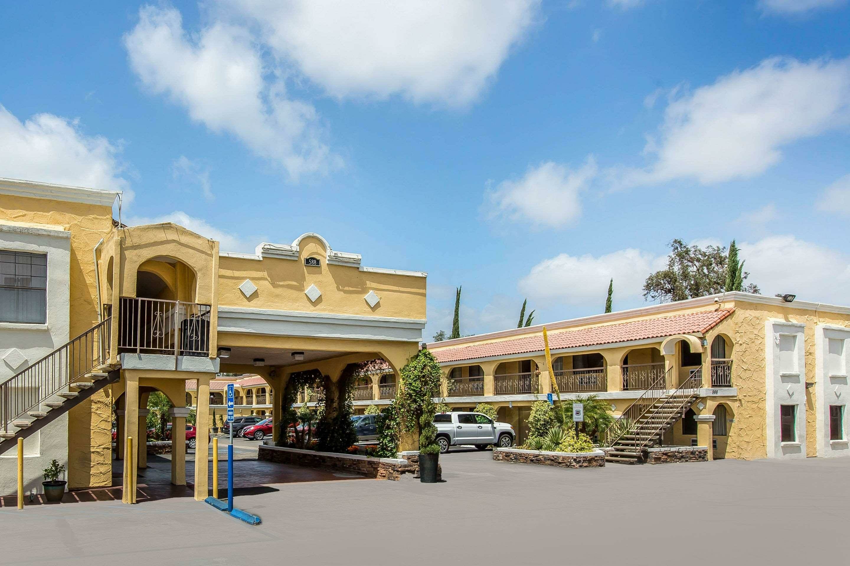 Фото Econo Lodge Inn & Suites El Cajon San Diego East