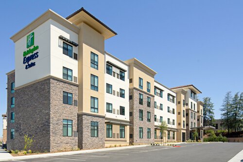 Гостиница Holiday Inn Express & Suites Valencia - Santa Clarita, an Ihg Hotel в Санта-Кларите