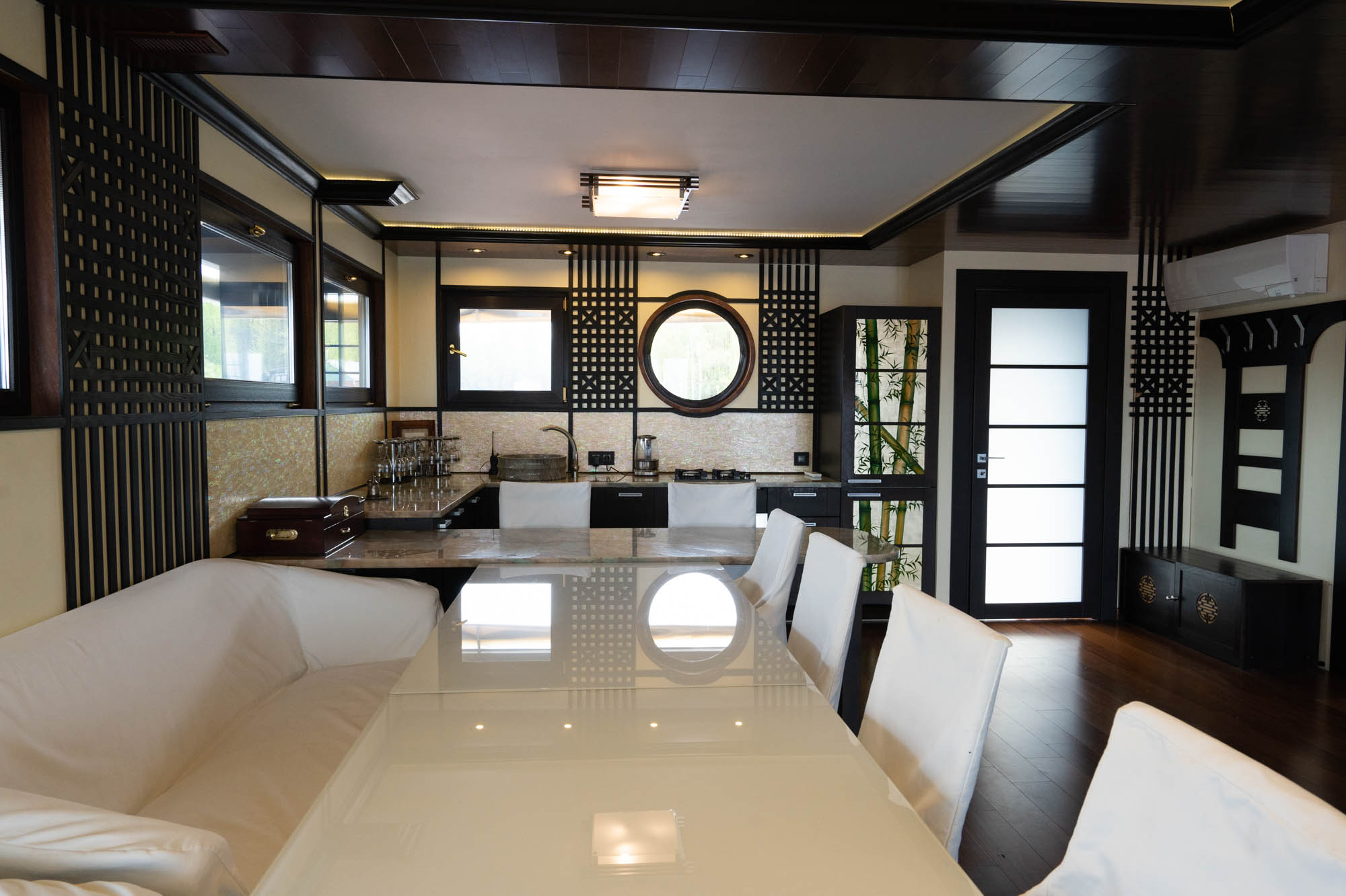 Фото Хаусбот Окинава