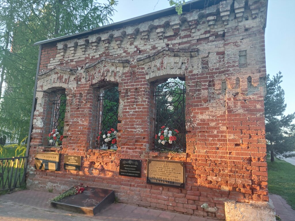 Достопримечательность Стена памяти, Жуков, фото