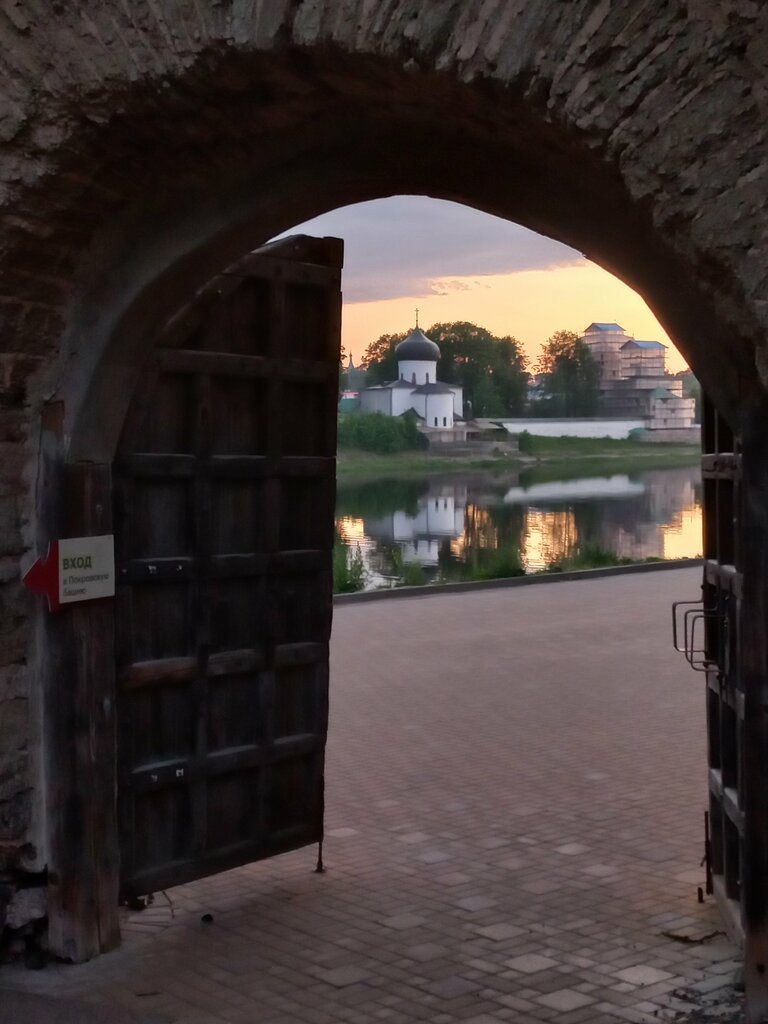 Bench Bench, Pskov, photo