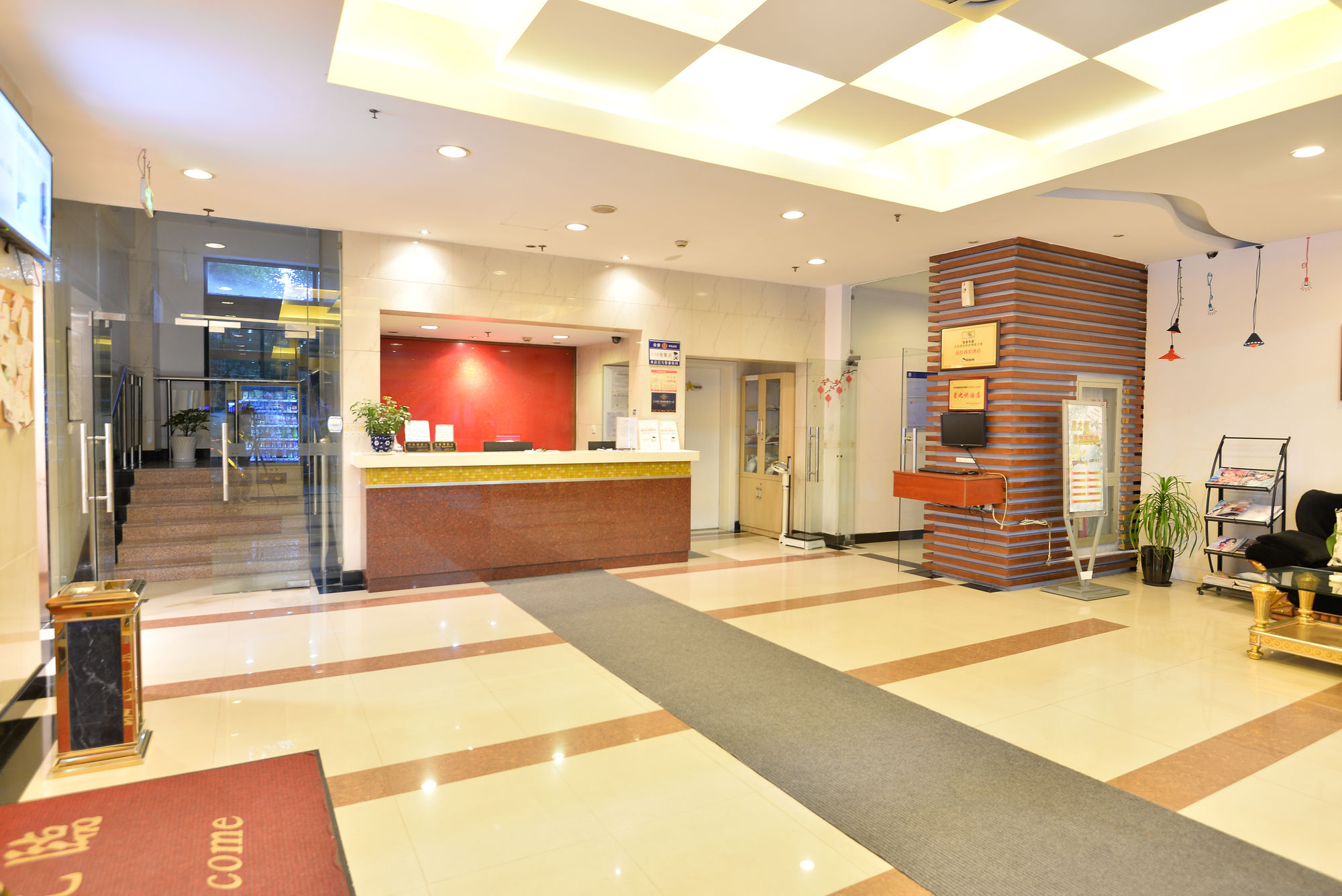 Фото Shanghai Joyful Yard Hotel