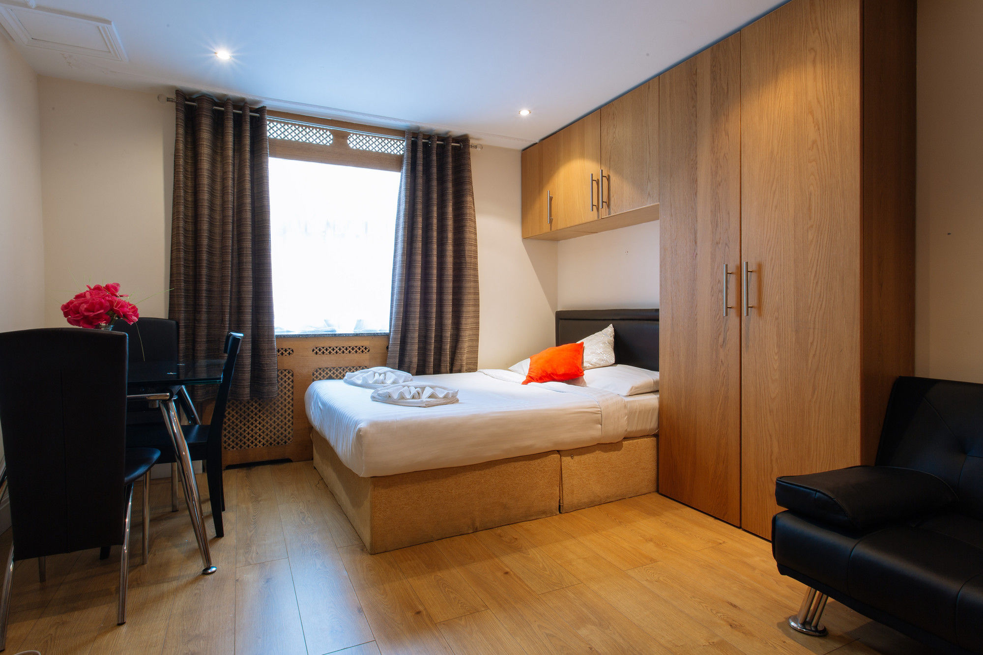 Фото London Plaza Serviced Apartments