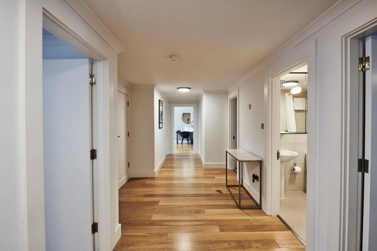 Фото Monarch House Serviced Apartments