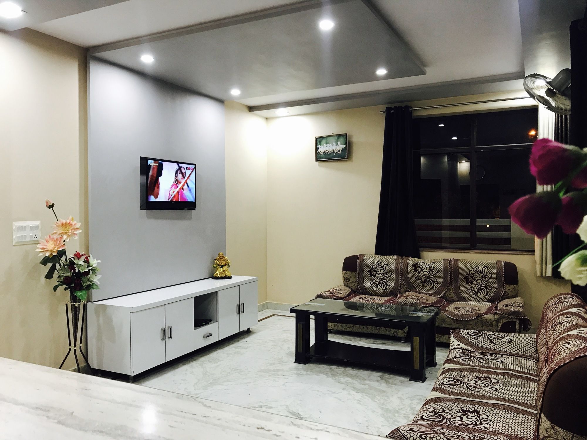 Фото Hotel Aaradhya Residency