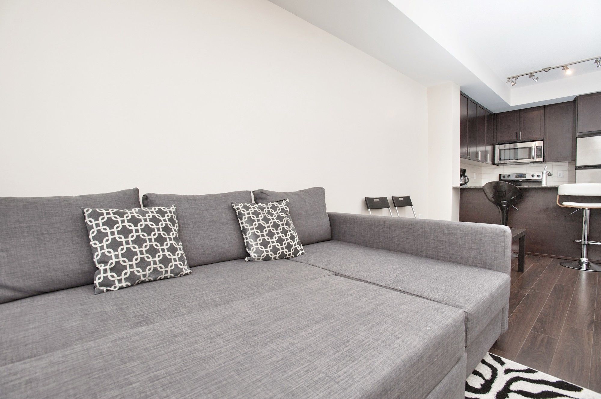 Фото Life Suites - Fort York Central Condo