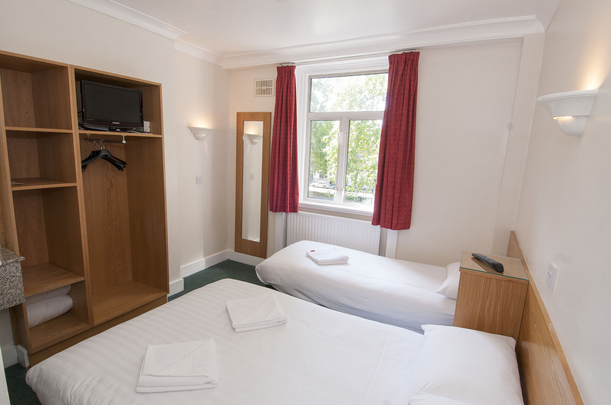 Фото Howard Winchester Hotel