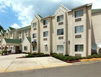 Гостиница Days Inn & Suites by Wyndham Tampa/Raymond James Stadium в Тампе