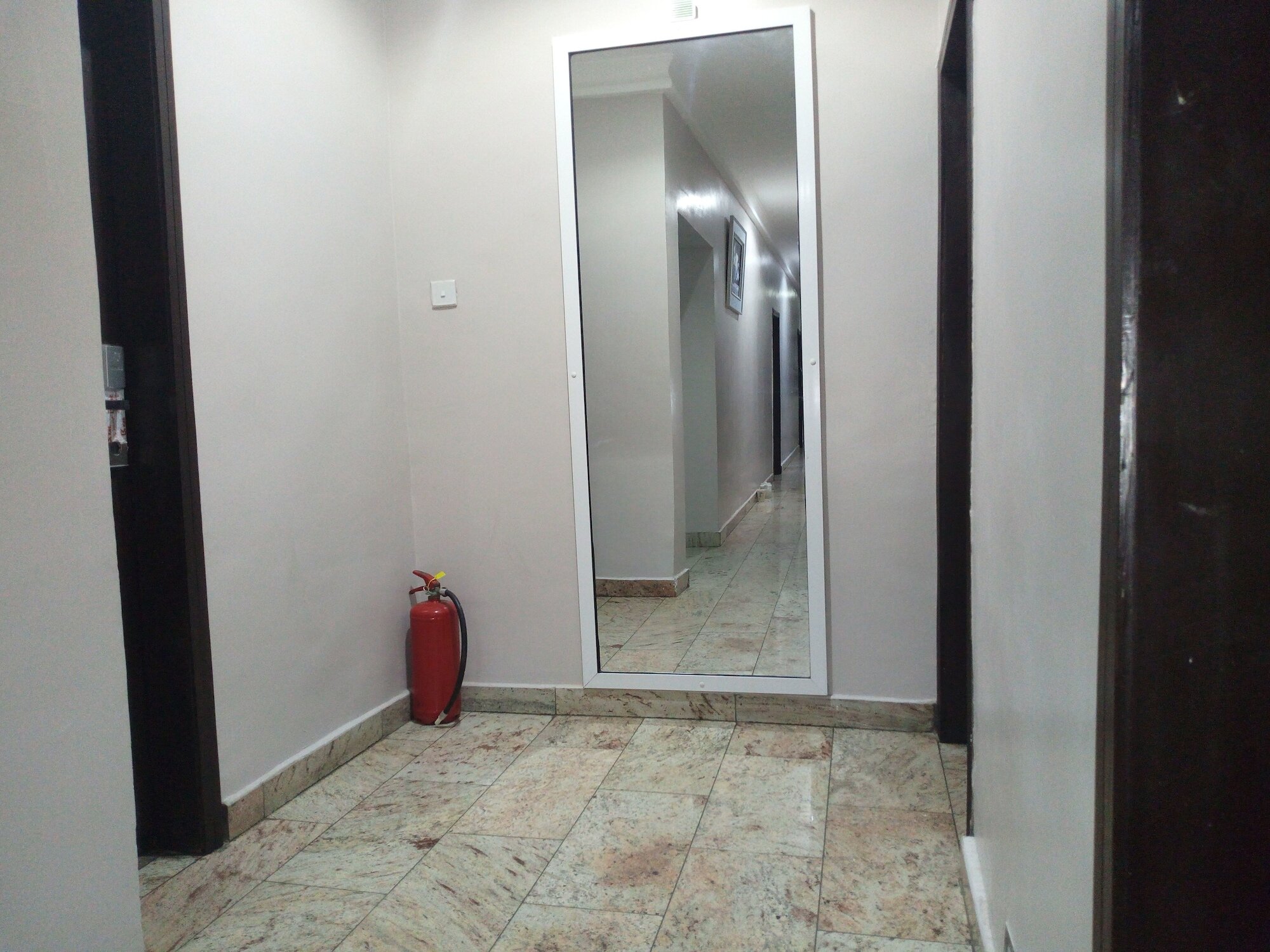 Фото Dionzec Hotel & Suites