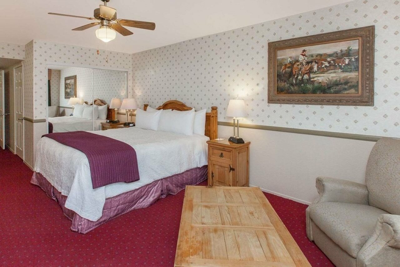 Фото Days Inn by Wyndham Lebec