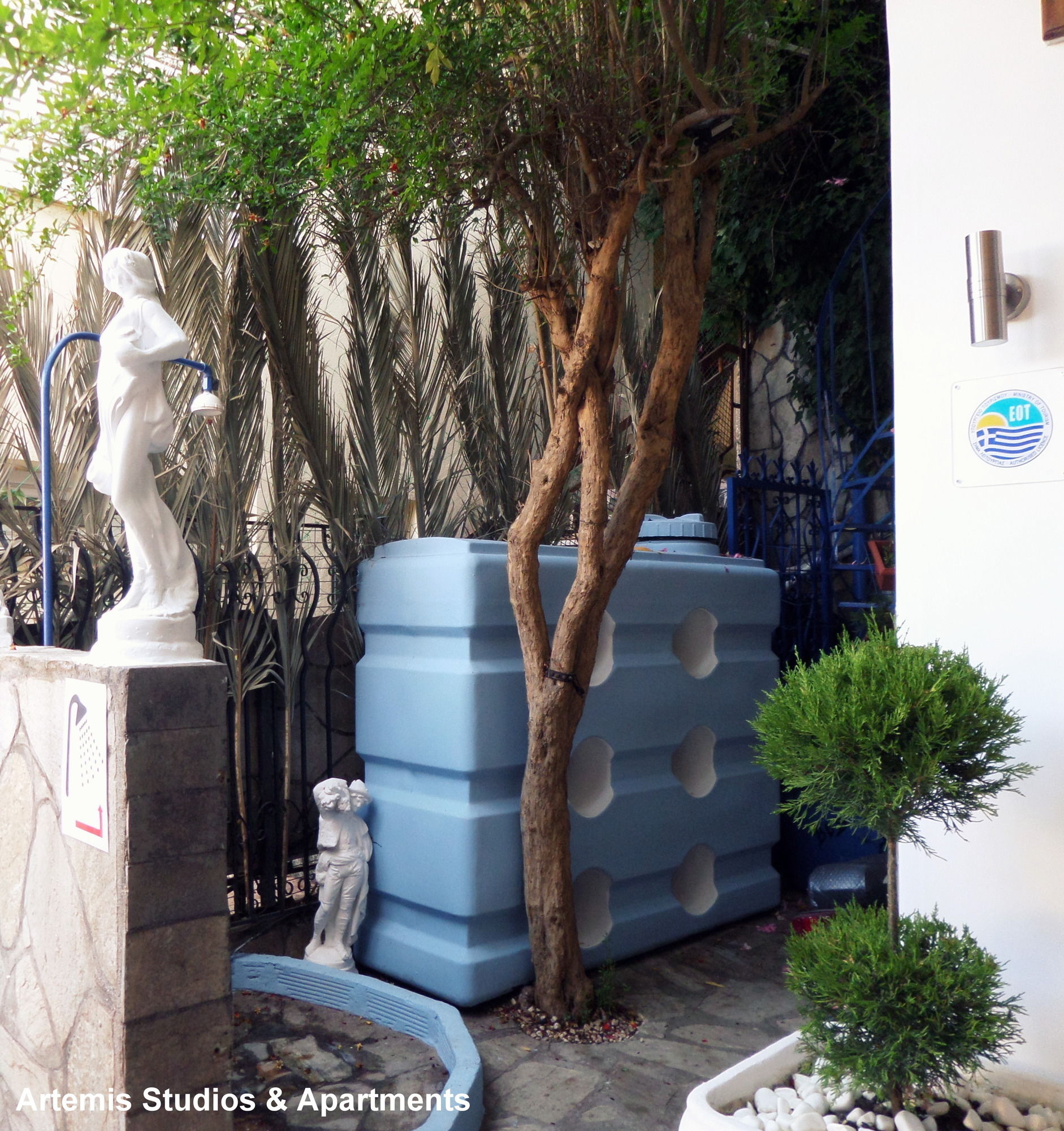 Фото Artemis Studios & Apartments