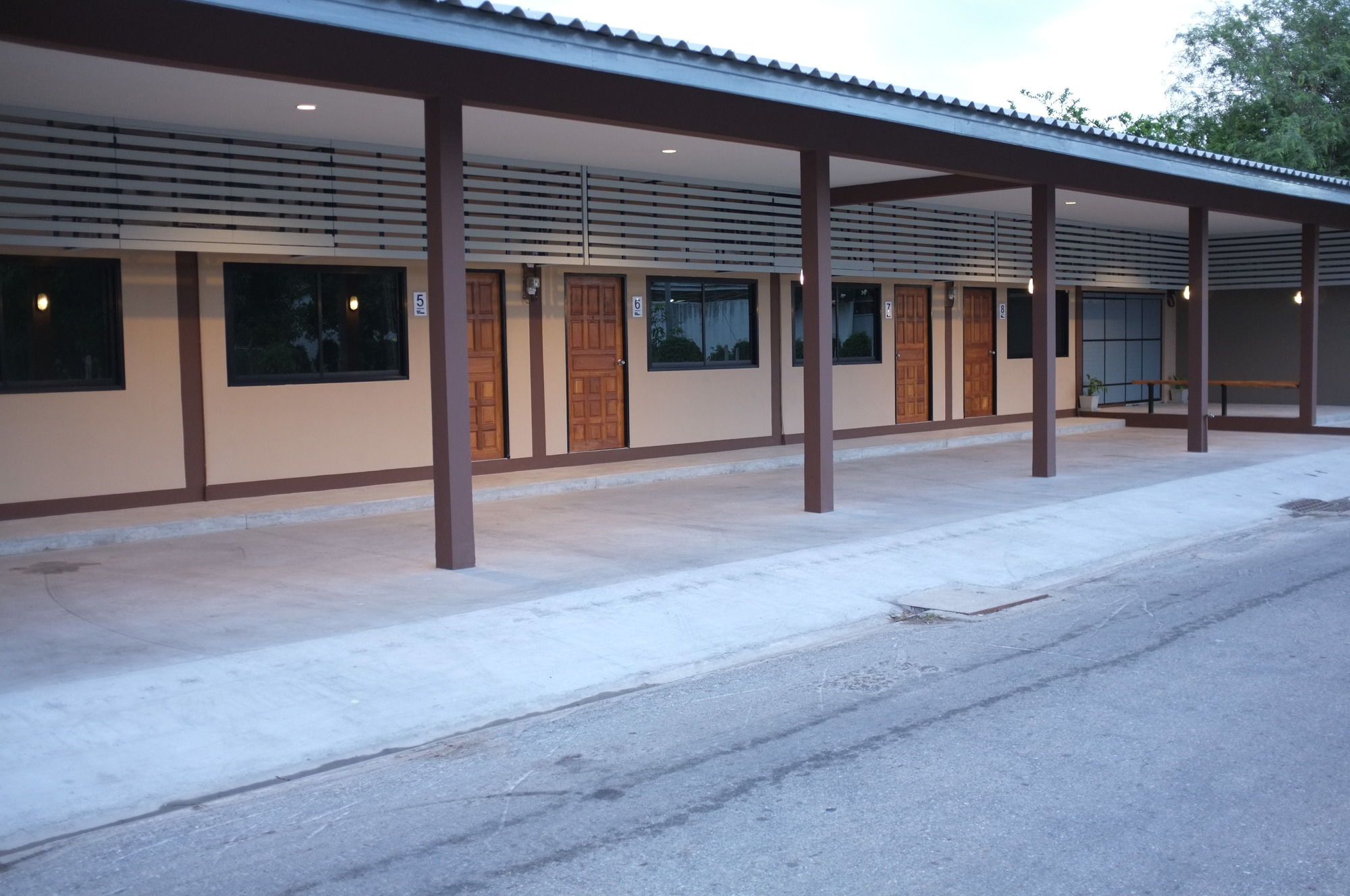 Фото Warm Well Hostel Kanchanaburi