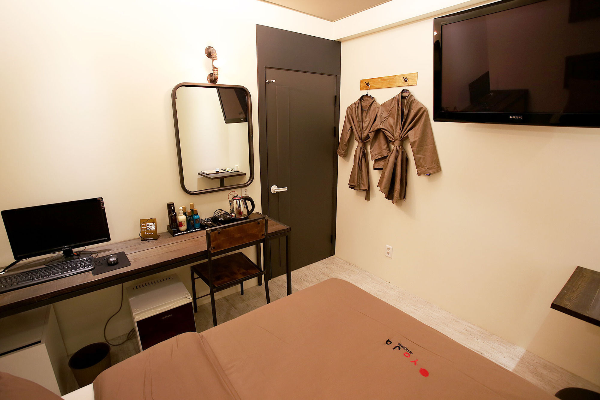 Фото Achasan Station Wall Hotel