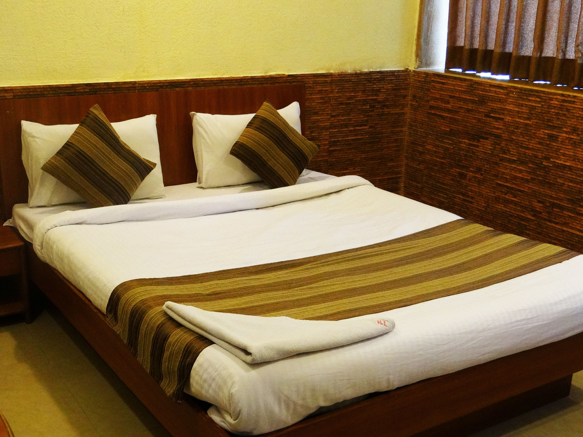 Фото Lucky Hotel Bandra