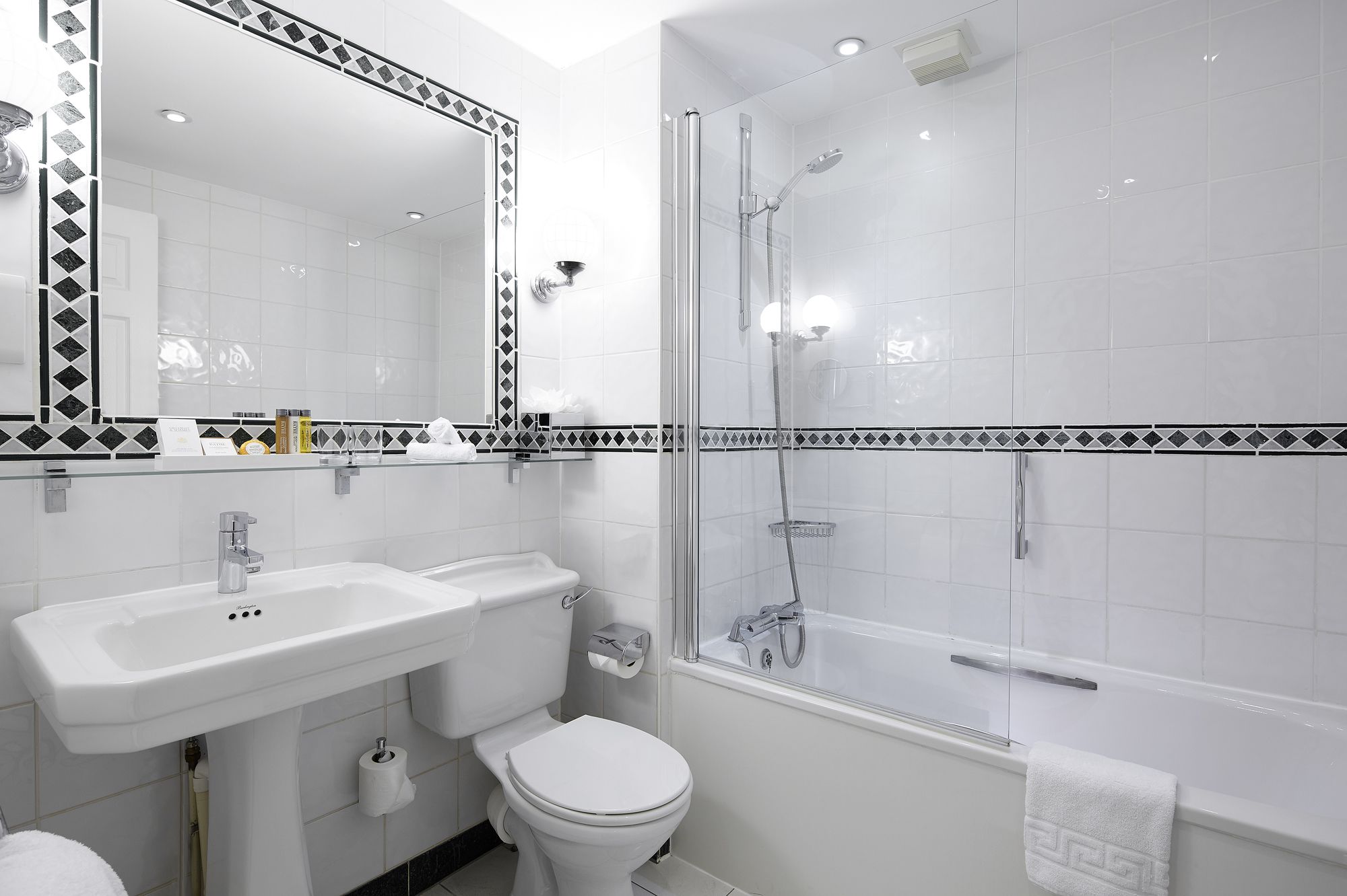 Фото Sir Christopher Wren Hotel
