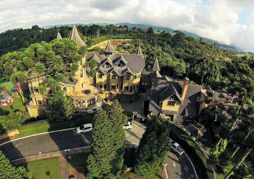 Внешний вид отеля Castelo Nacional Inn Campos do Jordão в Кампос-ду-Жордану, фото 3