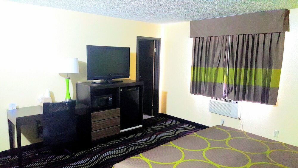 Фото Super 8 by Wyndham Richmond/Broad Street