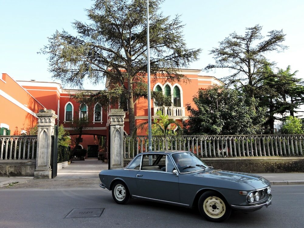 Фото отеля 2