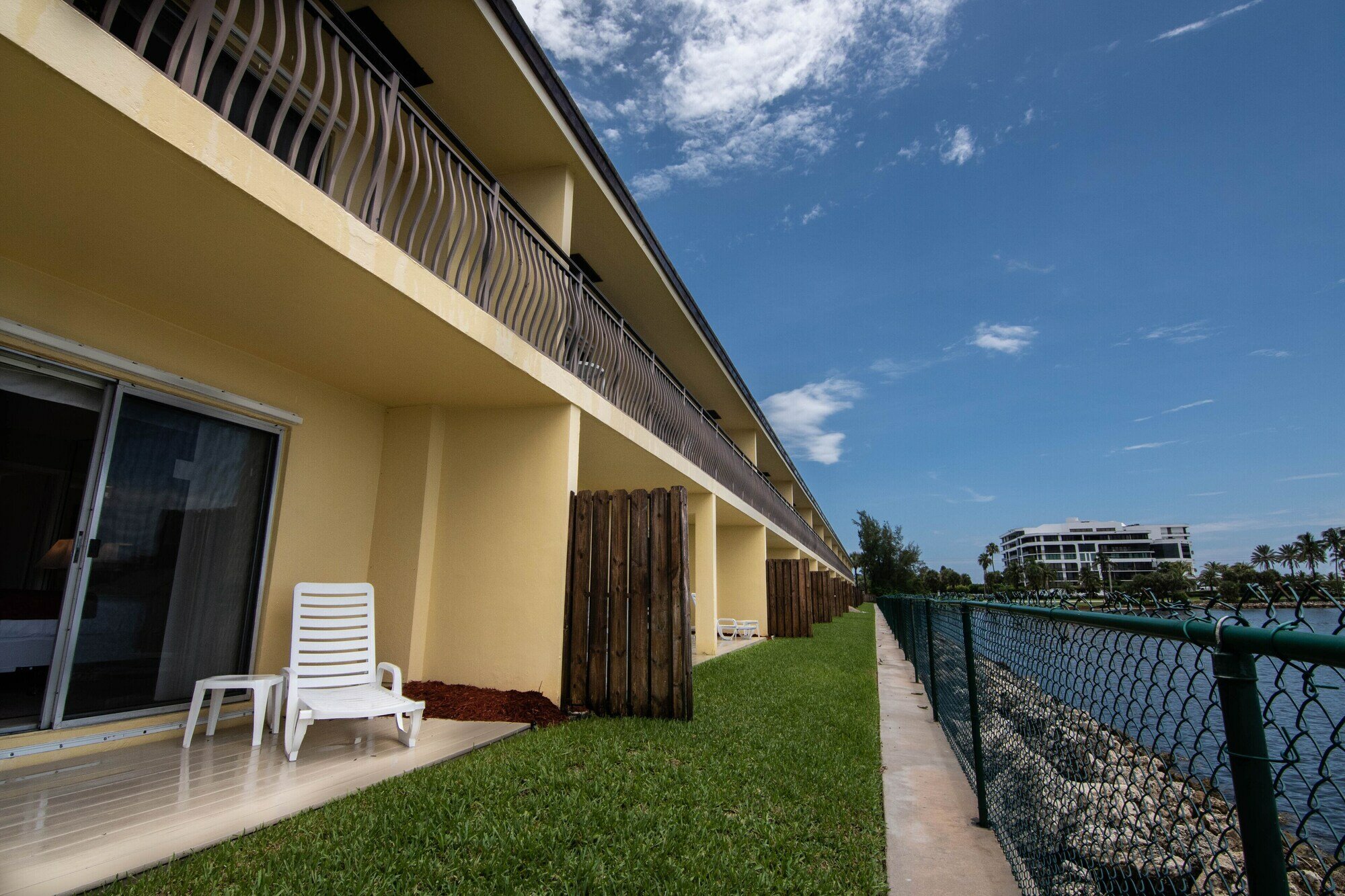 Фото Palm Beach Waterfront Suites