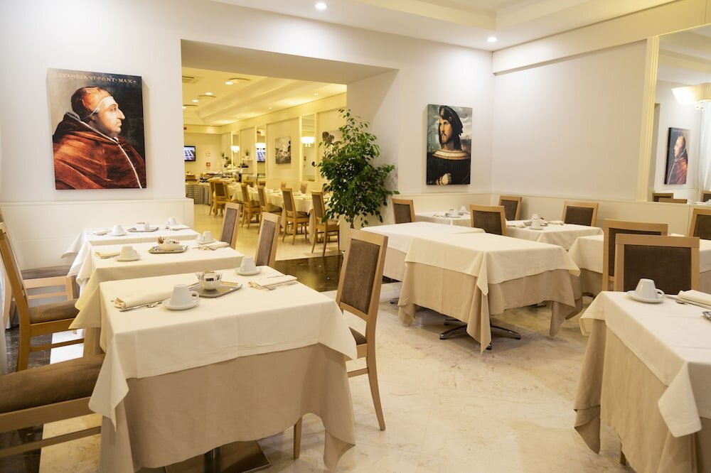 Фото Ih Hotels Roma dei Borgia