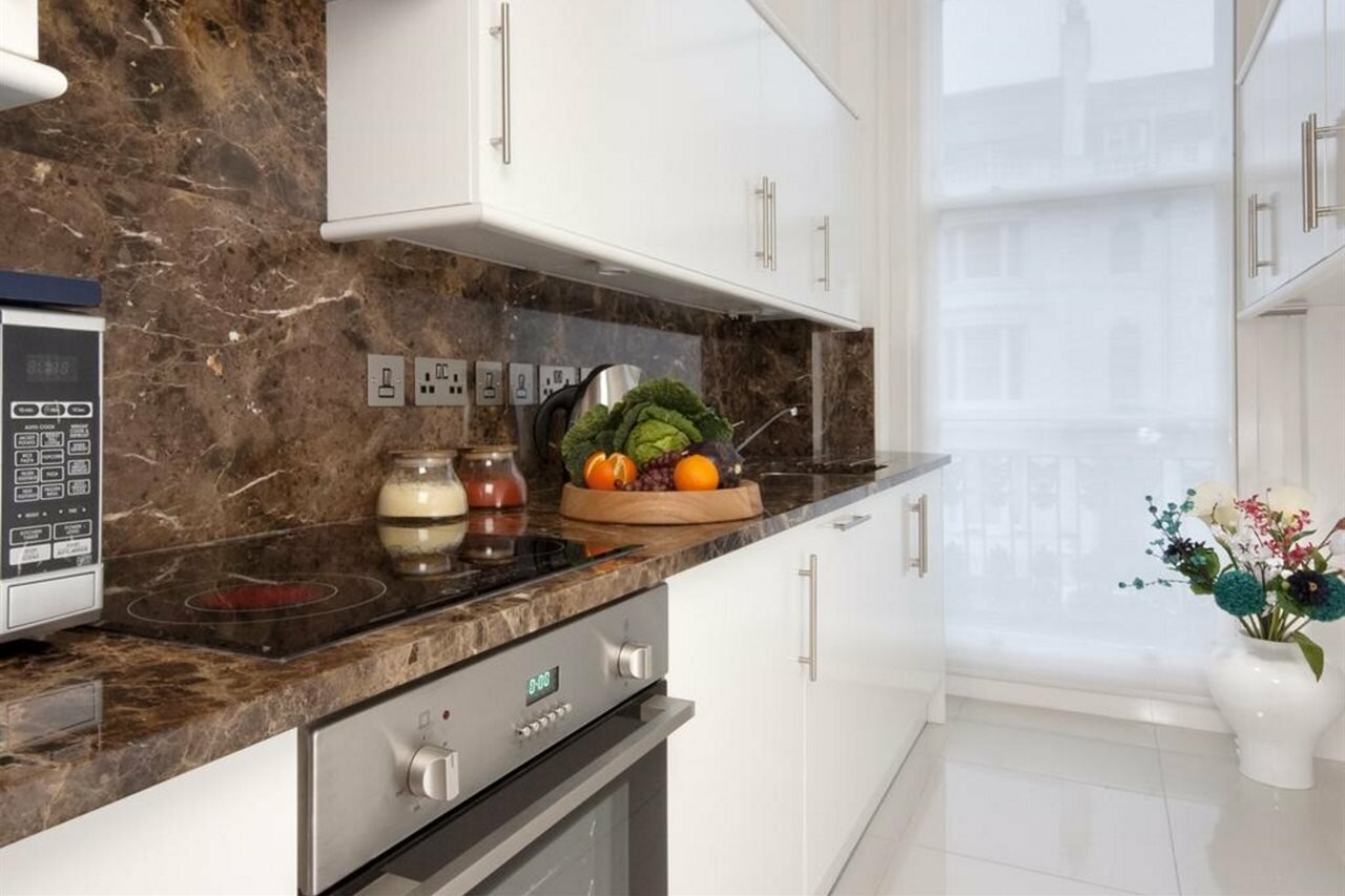 Фото Chilworth Court